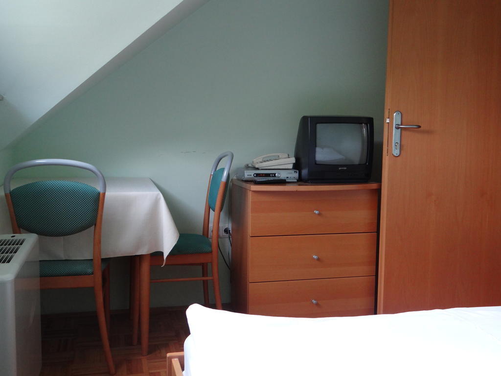 Rooms Hochkraut Celje Chambre photo